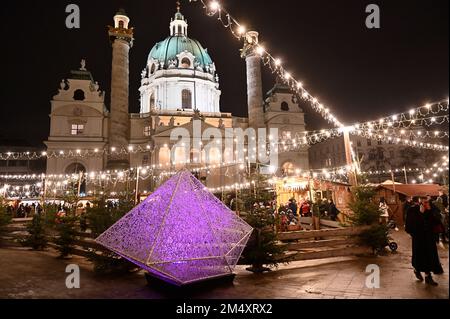 Vienne, Autriche. 23 décembre 2022. Marché de l'Avent Art Avent à Karlsplatz Banque D'Images