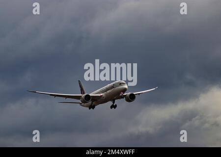 Un Dreamliner débarquant des Émirats à Berlin, en Allemagne Banque D'Images