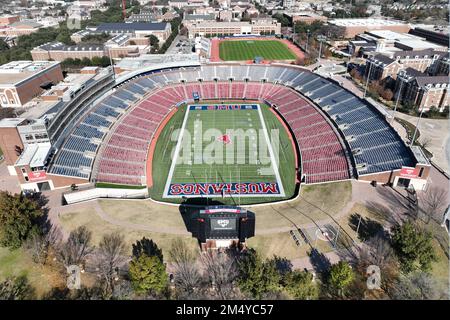 Une vue aérienne générale du stade Gerald J. Ford (au premier plan) et du stade Washburne Soccer and Track de la Southern Methodist University, mardi 20 décembre 2022, à Dallas, TPI Banque D'Images