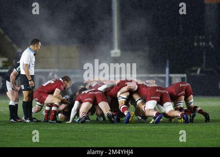 Newcastle, Royaume-Uni. 17th décembre 2022. Scrum action en tant que Gus Warr of sale Sharks se prépare à nourrir le ballon lors du match Gallagher Premiership entre Newcastle Falcons et sale Sharks à Kingston Park, Newcastle, le vendredi 23rd décembre 2022. (Credit: Chris Lishman | MI New) Credit: MI News & Sport /Alay Live News Banque D'Images