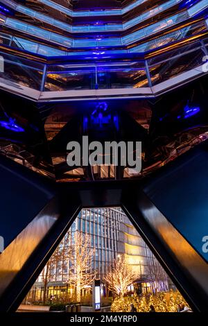 Le navire est une structure et une attraction touristique construite dans le cadre des chantiers de Hudson à Manhattan, New York. Banque D'Images