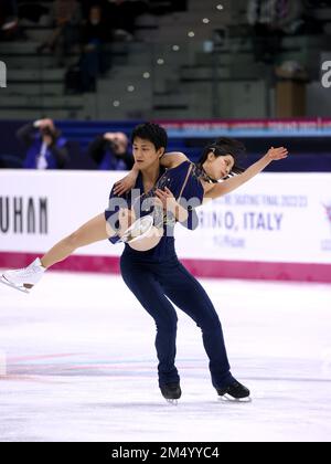 Palavela, Turin, Italie, 08 décembre 2022, Riku Miura et Ryuichi Kihara (Japon - Senior pairs) lors de la finale du Grand Prix de patinage 2022 de l'UIP - Sports sur glace Banque D'Images