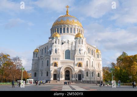 KRONSHTADT, RUSSIE - 07 OCTOBRE 2022 : vue sur l'ancienne cathédrale Saint-Laurent Nicholas le Wonderworker lors d'une journée ensoleillée d'octobre Banque D'Images