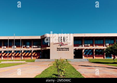 10 septembre 2022, Brésil. Façade de l'UEMS (Université d'Etat du Mato Grosso do Sul), dans la ville universitaire, à Dourados Banque D'Images