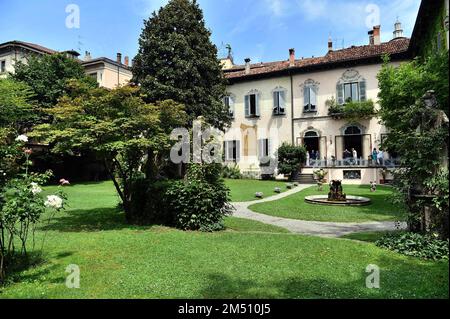 Archive photo, Italie. 25th décembre 2022. PRÉSENTATION DU VIGNOBLE DE LÉONARD DANS LE JARDIN DE CASA DEGLI ATELLANI EN CORSO MAGENTA, 65 (MILAN - 2015-07-13, DUILIO PIAGGESI) ps la photo peut être utilisée dans le contexte dans lequel elle a été prise, Et sans l'intention diffamatoire du décorum des personnes représentées usage éditorial seulement crédit: Agence de photo indépendante/Alamy Live News Banque D'Images