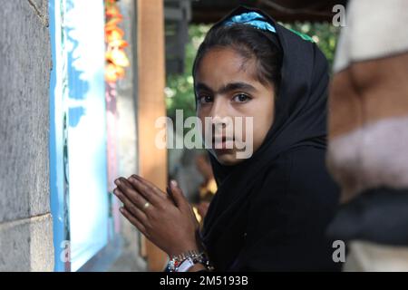 Les dévotés prient en observant les 65th Urs de Hazrat Syed Rasool Shah ...