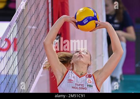 Florence, Italie. 22nd décembre 2022. EDA Kafkas (Galatasaray HDI Sigorta Istanbul) pendant Savino Del Bene Scandicci vs Galatasaray HDI Sigorta Istanbul, Volleyball coupe CEV femmes Championship à Florence, Italie, 22 décembre 2022 Credit: Independent photo Agency/Alay Live News Banque D'Images