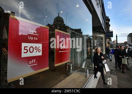 Edinburgh, Écosse, Royaume-Uni, 24 décembre 2022. Noël à Édimbourg sur George Street. credit sst/alamy nouvelles en direct Banque D'Images