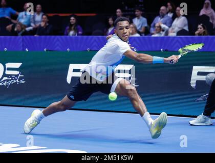 Dubaï, Émirats arabes Unis, 24th, décembre 2022. Le joueur canadien de tennis Felix Auger-Aliassime (CAN) en action lors de l'événement de la Ligue mondiale de tennis à Dubaï le samedi 24 décembre 2022 © Juergen Hasenkopf / Alamy Live News Banque D'Images