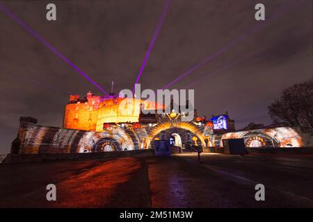 Château de lumière d'Édimbourg. Lumière fantastique et affichage laser. Banque D'Images