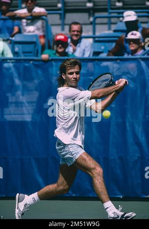 Andre Agassi (USA) en compétition à l'US Open tennis 1988. Banque D'Images