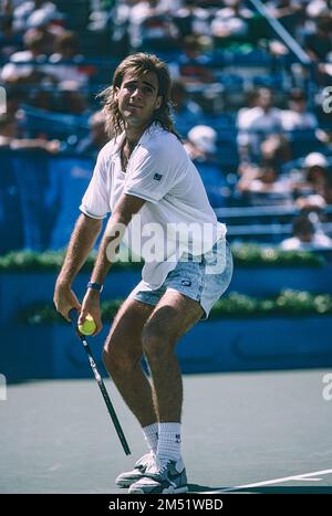 Andre Agassi (USA) en compétition à l'US Open tennis 1988. Banque D'Images