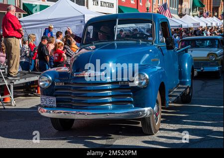 Une voiture ancienne dans la petite ville Applefest parade Banque D'Images