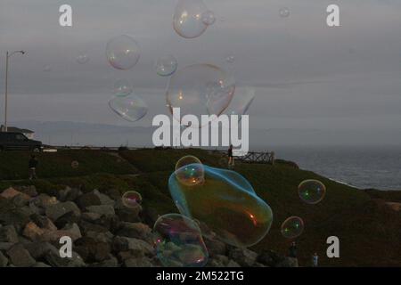 Bulles le long de West Cliff Banque D'Images