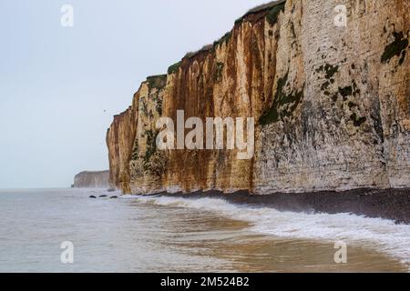 Falaises de craie sur la côte albâtre en Normandie (France) en hiver Banque D'Images