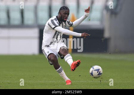 Turin, Italie, le 22nd décembre 2022. Samuel Iling-Junior de Juventus lors du match amical au stade Allianz, à Turin. Le crédit photo devrait se lire: Jonathan Moscrop / Sportimage Banque D'Images