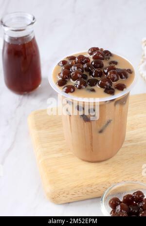 Thé au lait avec tapioca Pearl Banque D'Images