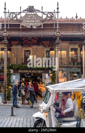 Marché de San Miguel Mercado de San Miguel marché couvert populaire à Madrid, Espagne, le 6 décembre 2022 Banque D'Images