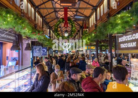 Marché de San Miguel Mercado de San Miguel marché couvert populaire à Madrid, Espagne, le 6 décembre 2022 Banque D'Images