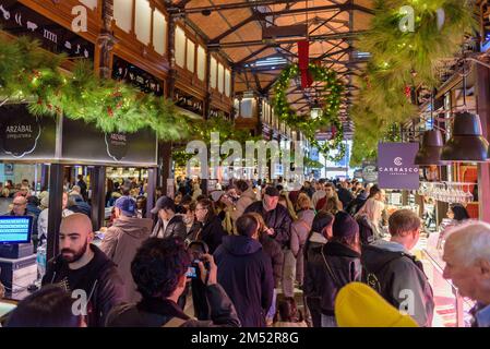 Marché de San Miguel Mercado de San Miguel marché couvert populaire à Madrid, Espagne, le 6 décembre 2022 Banque D'Images