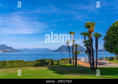 Lac italien majeur, vue sur le lac depuis la promenade Banque D'Images