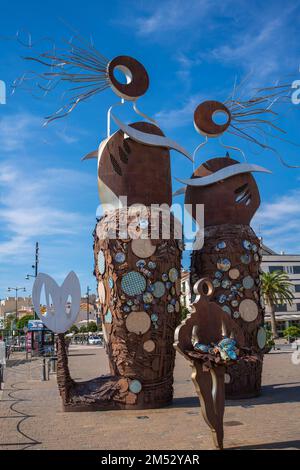 CAMBRILS, ESPAGNE-OCTOBRE 13 2022 : sculptures et art El Pla des Serenes sur la promenade Cambrils Espagne, Costa Dorada Banque D'Images