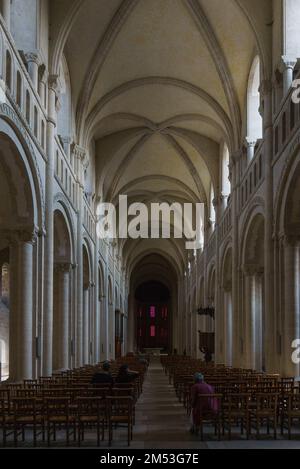 L'intérieur de l'abbaye féminine Eglise de la Trinite de Caen ou Abbaye aux Dames de Caen, Caen, Normandie, France Banque D'Images