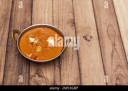 Le poulet au beurre est généralement servi avec du naan, du roti, du parathas ou du riz bouilli. Parfois confondu avec le tikka masala de poulet Banque D'Images