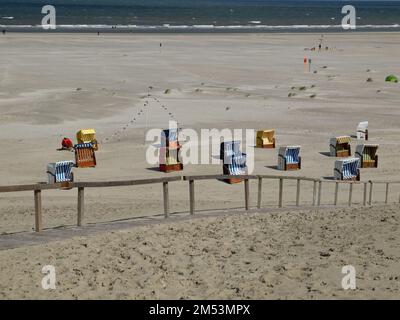 L'île de Juist dans la mer du nord de l'Allemagne avec sa plage de sable sur une journée ensoleillée Banque D'Images