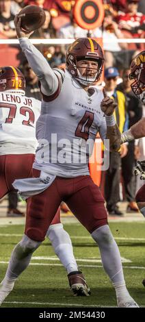 Santa Clara, Californie, États-Unis. 24th décembre 2022. Taylor Heinicke (4), le quarter back des Washington Commanders, samedi, à 24 décembre 2022, au stade Levis à Santa Clara, en Californie. Les 49ers ont défait les commandants 37-20. (Credit image: © Al Golub/ZUMA Press Wire) Banque D'Images