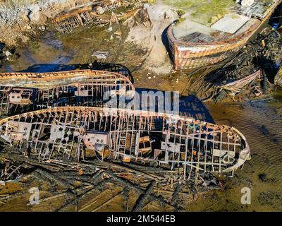 Cimetière de navires sur la côte de la mer de Barents à Teriberka. Banque D'Images