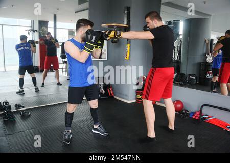 ISTANBUL, TURQUIE - MAI 15 : des athlètes de Kickboxer s'entraînent à la lutte sur 15 mai 2019 à Istanbul, Turquie. Banque D'Images