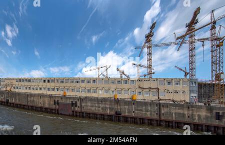 Conteneur de construction pour planificateurs et travailleurs sur un grand chantier de construction dans le port de Hambourg, Hambourg, Allemagne Banque D'Images