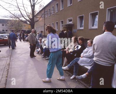 Le gymnase a également été utilisé. Immigrants et réfugiés étrangers en Rhénanie-du-Nord-Westphalie sur 28. 10. 1988 à Unna-Massen. Depuis les chambres Banque D'Images