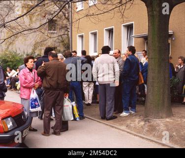 Le gymnase a également été utilisé. Immigrants et réfugiés étrangers en Rhénanie-du-Nord-Westphalie sur 28. 10. 1988 à Unna-Massen. Depuis les chambres Banque D'Images