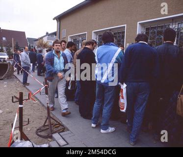 Le gymnase a également été utilisé. Immigrants et réfugiés étrangers en Rhénanie-du-Nord-Westphalie sur 28. 10. 1988 à Unna-Massen. Depuis les chambres Banque D'Images