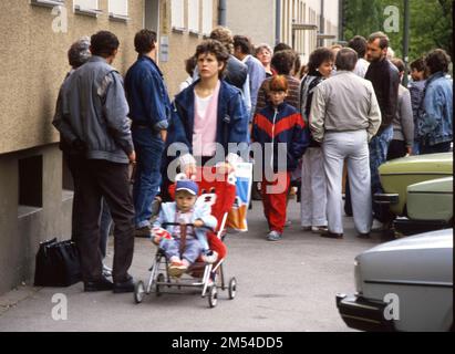 Le gymnase a également été utilisé. Immigrants et réfugiés étrangers en Rhénanie-du-Nord-Westphalie sur 28. 10. 1988 à Unna-Massen. Depuis les chambres Banque D'Images