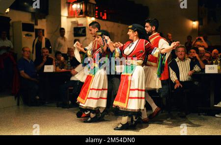 Les touristes rencontrent des preuves impressionnantes de l'histoire romaine et grecque lors d'un aller-retour à travers l'ouest de la Turquie et à l'île grecque de Rhodes. Le Banque D'Images