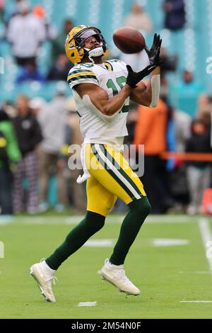 Miami. FL USA; Randall Cobb (18), grand destinataire de Green Bay Packers, fait une réception pendant les échauffements avant un match de la NFL contre le Miami Dolph Banque D'Images