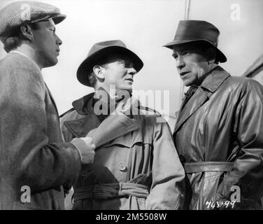 DIRK BOGARDE JOHN MILLS et ROBERT BEATTY dans LE TIREUR DOUX 1952 réalisateur BASIL DEARDEN play / scénario Roger MacDougall producteur Michael Relph an Ealing Studios Michael Balcon production / J. Arthur Rank Organisation Banque D'Images