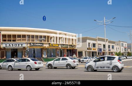 Quartier moderne de la rue Gizhduvan à Boukhara. Ouzbékistan Banque D'Images