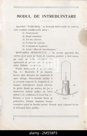 Brochure publicitaire illustrée vintage projecteur de petit film français Pathé Baby ( la caméra ) en langue roumaine / Roumanie / 1920s Banque D'Images