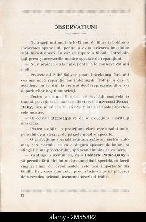 Brochure publicitaire illustrée vintage projecteur de petit film français Pathé Baby ( la caméra ) en langue roumaine / Roumanie / 1920s Banque D'Images