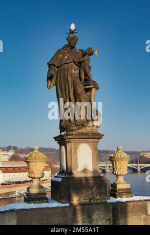 Statue de Saint-Jean Anthony de Padoue sur le pont Charles, Prague. République tchèque. Banque D'Images