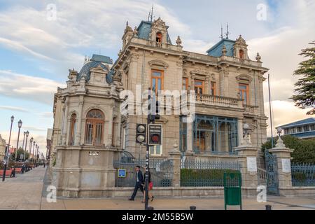 Punta Arenas, Chili - décembre 2022. Sara Braun Palace est l'un des bâtiments d'architecture les plus reconnaissables de la Plaza de Armas à Punta Arenas Banque D'Images