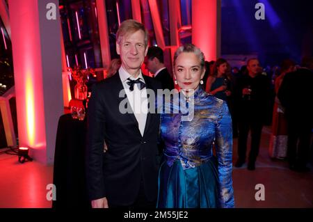 Irina Wanka et son mari Roland Kuhne-Wanka assistent aux Prix du film européen 35th 2022 à la salle de conférence et de concert Harpa sur 10 décembre 2022 à Reykjavik, en Islande. Banque D'Images