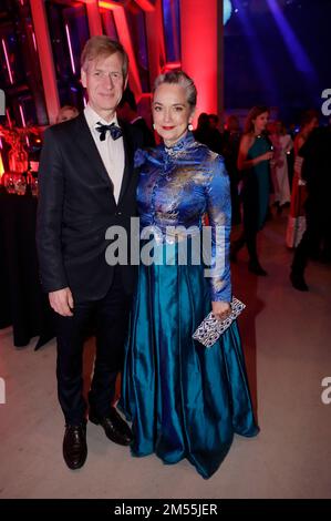 Irina Wanka et son mari Roland Kuhne-Wanka assistent aux Prix du film européen 35th 2022 à la salle de conférence et de concert Harpa sur 10 décembre 2022 à Reykjavik, en Islande. Banque D'Images