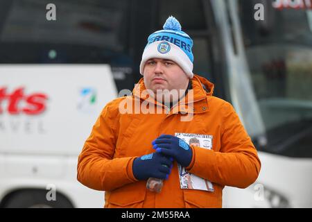 Preston, Royaume-Uni. 26th décembre 2022. Les fans de Huddersfield Town arrivent devant le match de championnat de Sky Bet Preston North End vs Huddersfield Town à Deepdale, Preston, Royaume-Uni, 26th décembre 2022 (photo de Gareth Evans/News Images) à Preston, Royaume-Uni, le 12/26/2022. (Photo de Gareth Evans/News Images/Sipa USA) Credit: SIPA USA/Alay Live News Banque D'Images