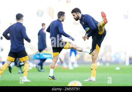 Wolverhampton Wanderers Diego Costa (à droite) se réchauffe avant le match de la Premier League à Goodison Park, Liverpool. Date de la photo: Lundi 26 décembre 2022. Banque D'Images