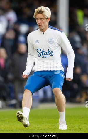 Anthony Gordon #10 d'Everton se réchauffe avant le match de la Premier League Everton contre Wolverhampton Wanderers à Goodison Park, Liverpool, Royaume-Uni, 26th décembre 2022 (photo de Phil Bryan/News Images) Banque D'Images